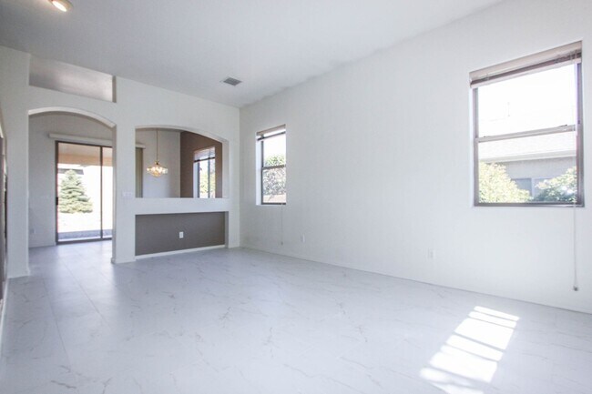 Building Photo - Granville - 2 bedroom