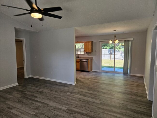 Building Photo - 3 bedroom, 2 bath home in the Neighborhoods of Holly Ridge Community