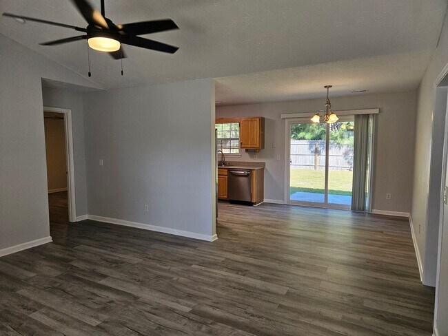 Foto del edificio - 3 bedroom, 2 bath home in the Neighborhoods of Holly Ridge Community