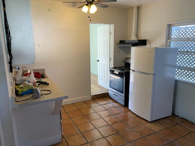 Kitchen Area - 409 Sierra Vista Dr