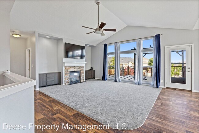 Building Photo - 3 br, 3 bath House - 910 W Chaperon Peak D...