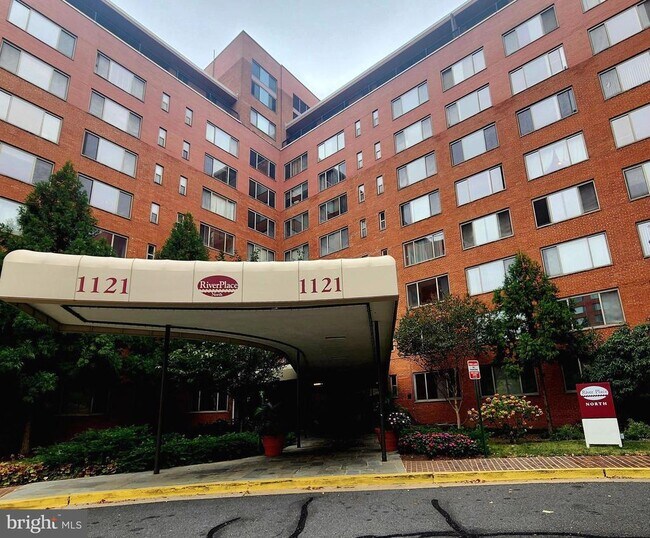 Foto del edificio - 1121 Arlington Blvd
