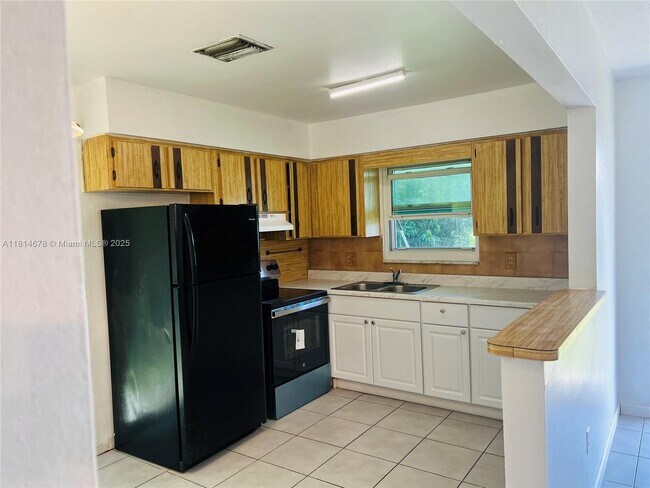 Foto del edificio - 4680 SW 29th Terrace