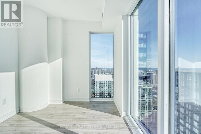 Photo du bâtiment - 252 Church St