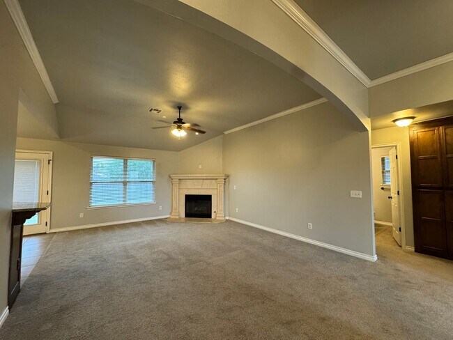 Foto del edificio - Charming 3 + Bedroom Home in The Grove + D...