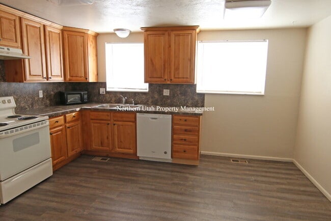 Foto del edificio - 3 Bed 1 Bath Duplex