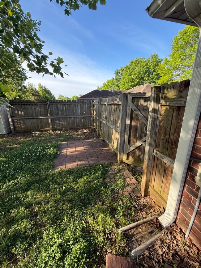 Foto del edificio - "Charming 3-Bed, 2-Bath Home with 1,368 Sq Ft of Comfort on Tradition Avenue!"