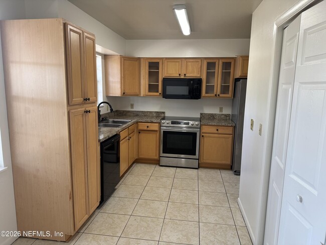 Building Photo - 1011B W Pratt St