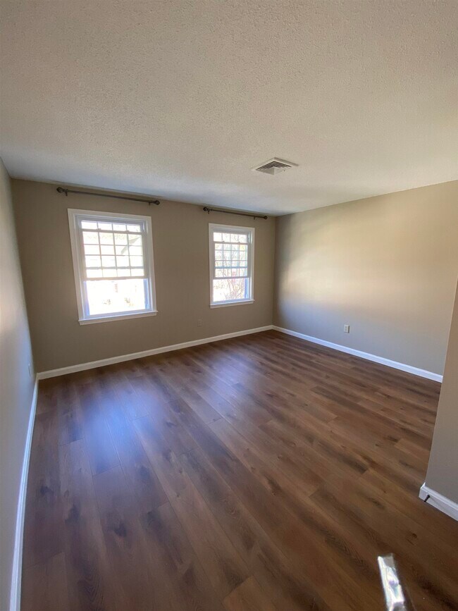 Building Photo - 533 Fox Hollow Way