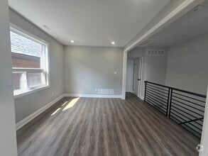 Building Photo - 253 Oakwood Av