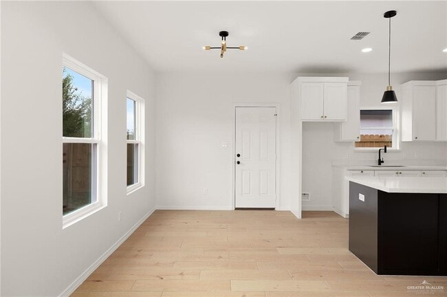 Building Photo - 15 S Links Dr