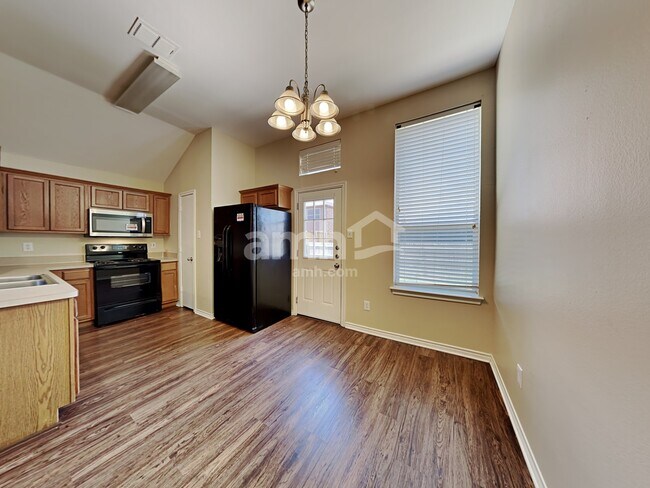 Foto del edificio - 3013 Lake Side Dr