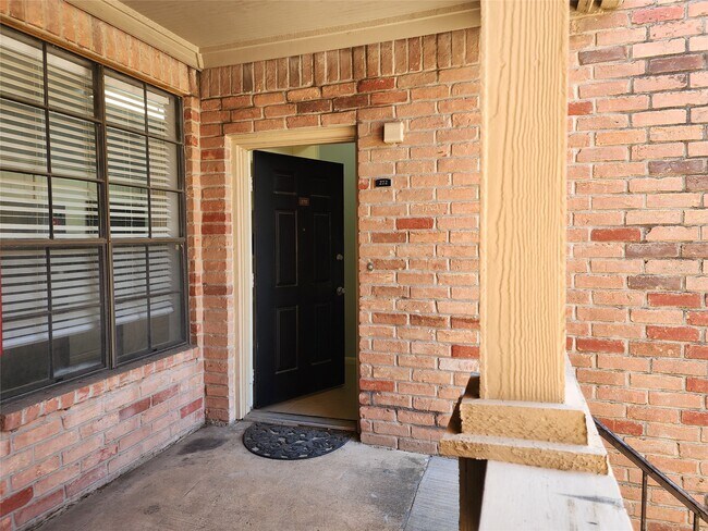 Foto del edificio - 2255 Braeswood Park Dr