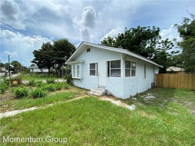 Building Photo - 3 br, 1 bath House - 2910 E. Lake Ave.