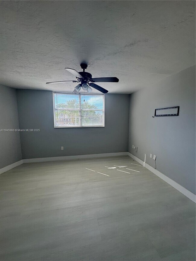 Foto del edificio - 1475 NE 125th Terrace