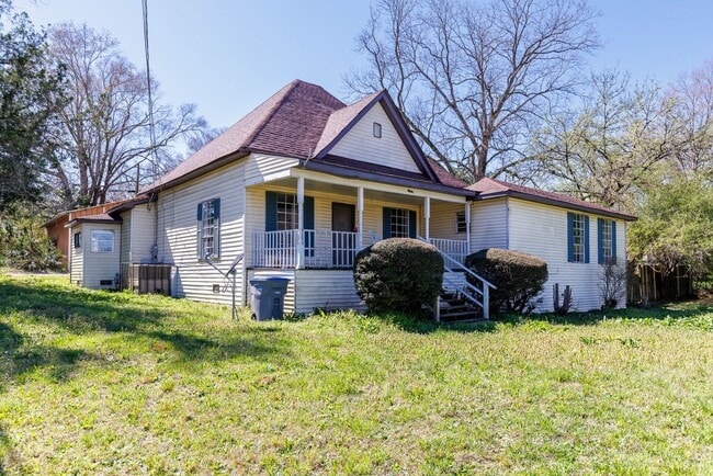 Building Photo - 4 Bedroom, 2 Bathroom in Adamsville