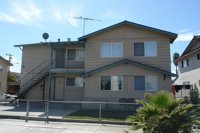 Building Photo - 832 Farm Dr