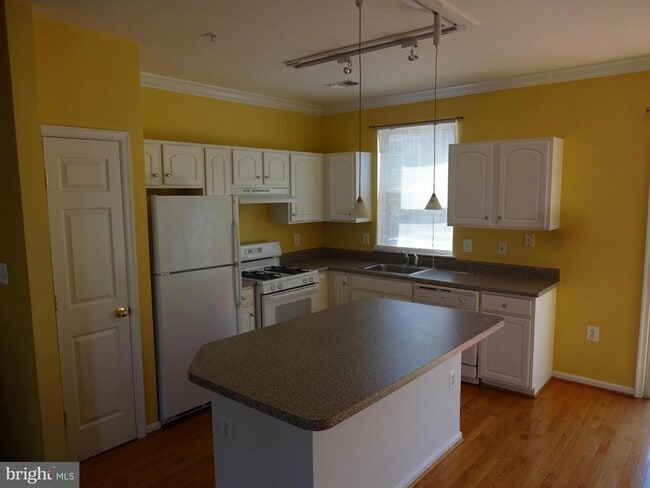 Building Photo - 21836 Jarvis Square