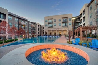 Building Photo - Henley at the RIM