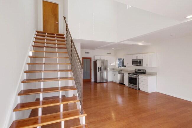 Foto del edificio - 1411 Cloverfield Blvd