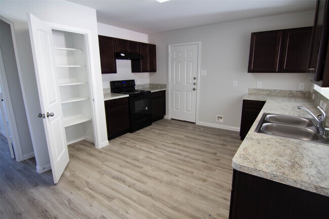 Building Photo - 3514 Bluebird Park Ln