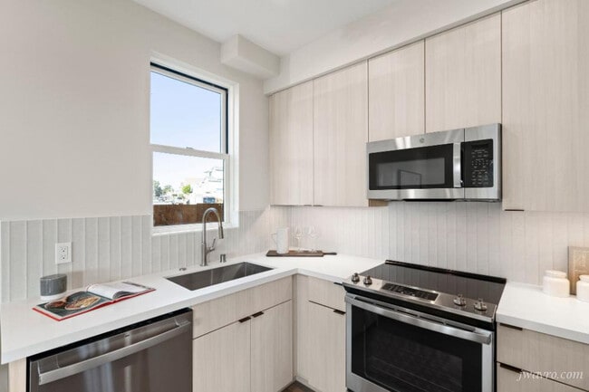 Building Photo - 255 Gellert Dr