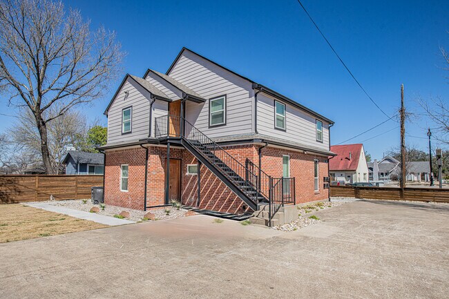Foto del edificio - 3008 McPherson Ave