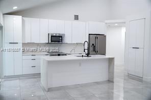 Building Photo - 2523 Bogota Ave