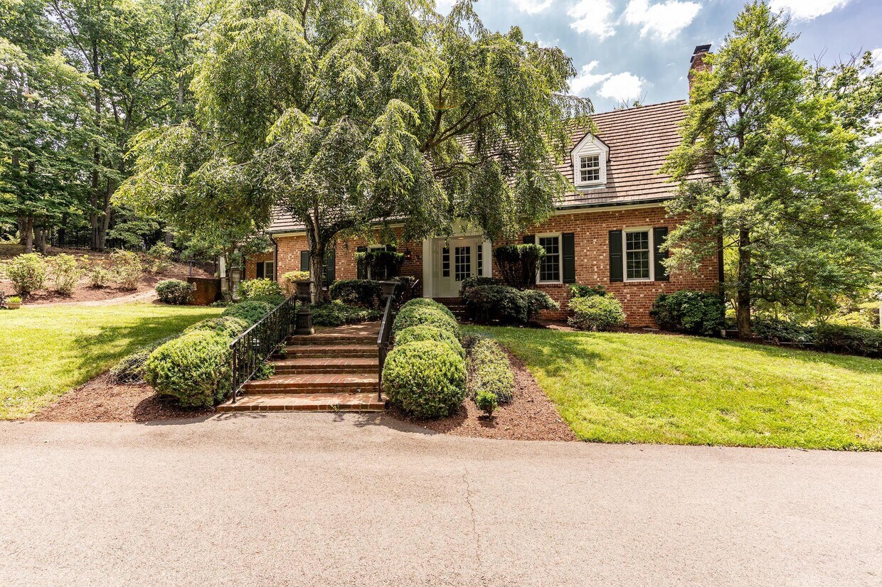 11635 Blue Ridge Ln, Great Falls, VA 22066 House for Rent in Great