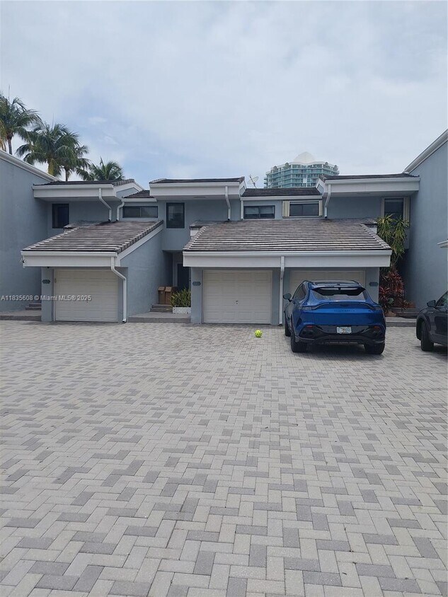 Primary Photo - 255 Poinciana Island Dr