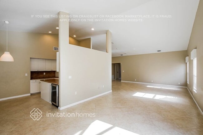 Foto del edificio - 7045 Golf Pointe Cir