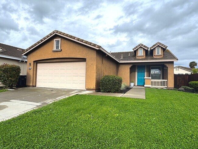 Foto del edificio - NOW AVAILABLE- COZY 3 BED, 2 BATH, 2 CAR GARAGE IN A QUIET NEIGHBORHOOD, NORTH NATOMAS