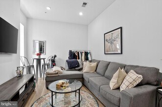 Building Photo - 1415 Locust St