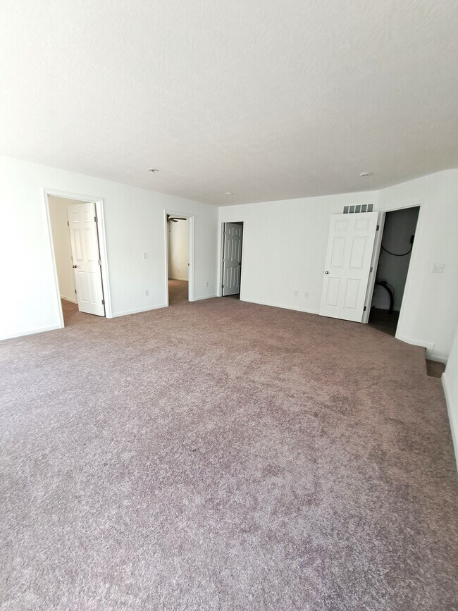 Building Photo - 5829 Parkview Ln