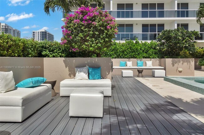 Foto del edificio - 600 NE 27th St