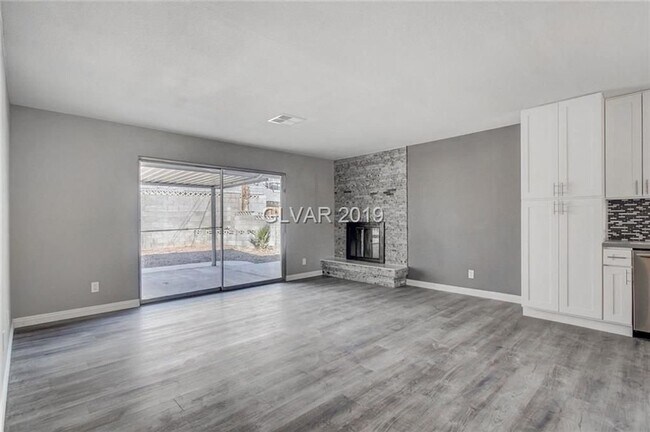 Building Photo - RENOVATED 4BD/2BA W/ SOLAR PANELS! NO POWE...