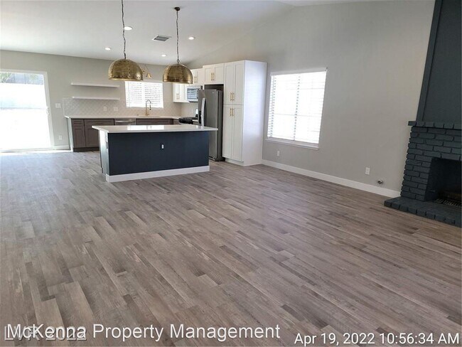 Building Photo - 4 br, 2 bath House - 120 Tamarack Dr.