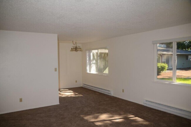 Building Photo - 7811 Grange St W