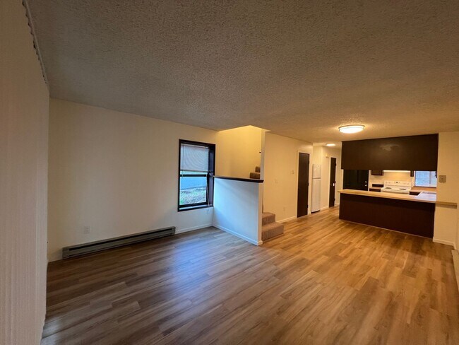 Building Photo - 2 Bedroom 1.5 Bath Townhouse near WWU and ...