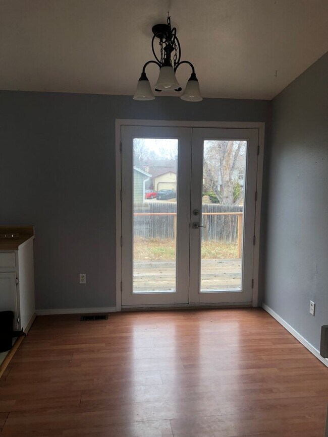 Building Photo - Pet-friendly 3 Bedroom Home in Louisville