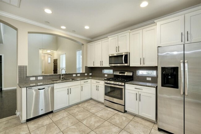Building Photo - 13400 Briarwick Dr