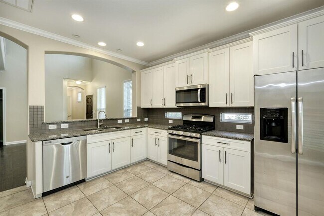 Foto del edificio - 13400 Briarwick Dr