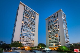 Building Photo - 2222 Ave of the Stars