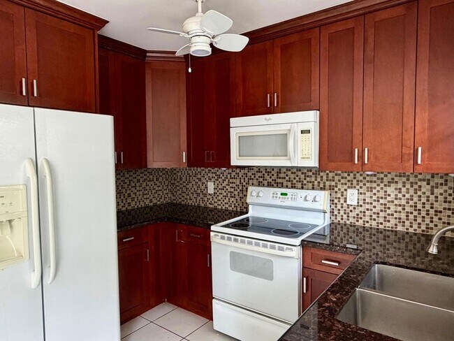 Building Photo - 1412 NE 14th Pl