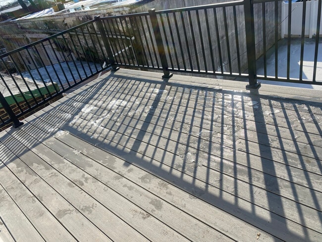 Foto del edificio - 1370 Gillingham St