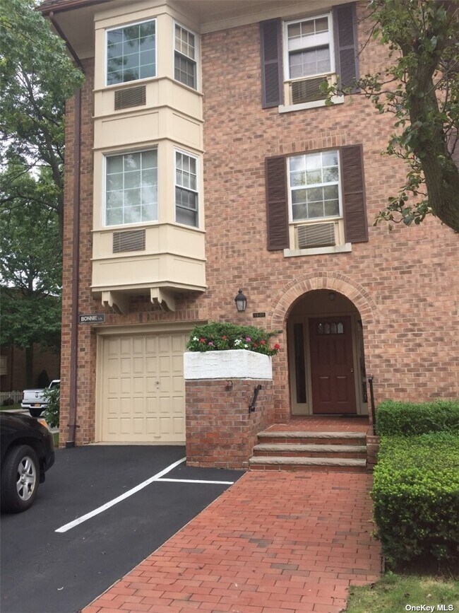 Building Photo - 14-1 Bonnie Ln