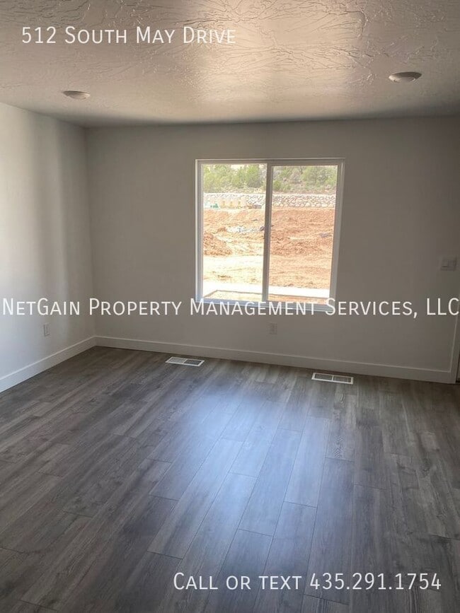 Building Photo - 512 May Dr