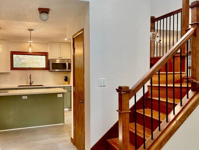 Building Photo - 3 Bedroom Townhome in Durango