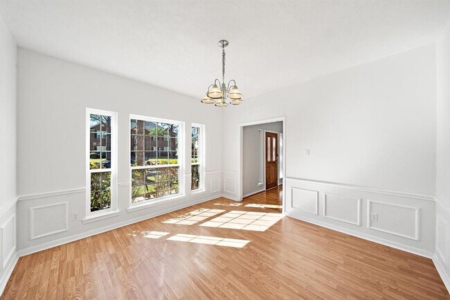 Foto del edificio - 1126 Lake Estates Dr