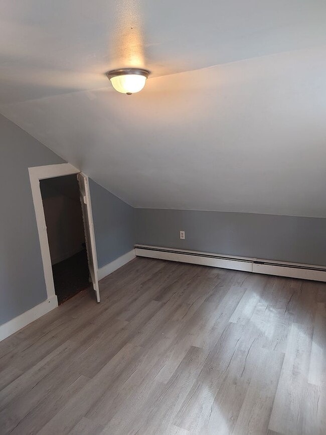 Building Photo - 354 Grove St
